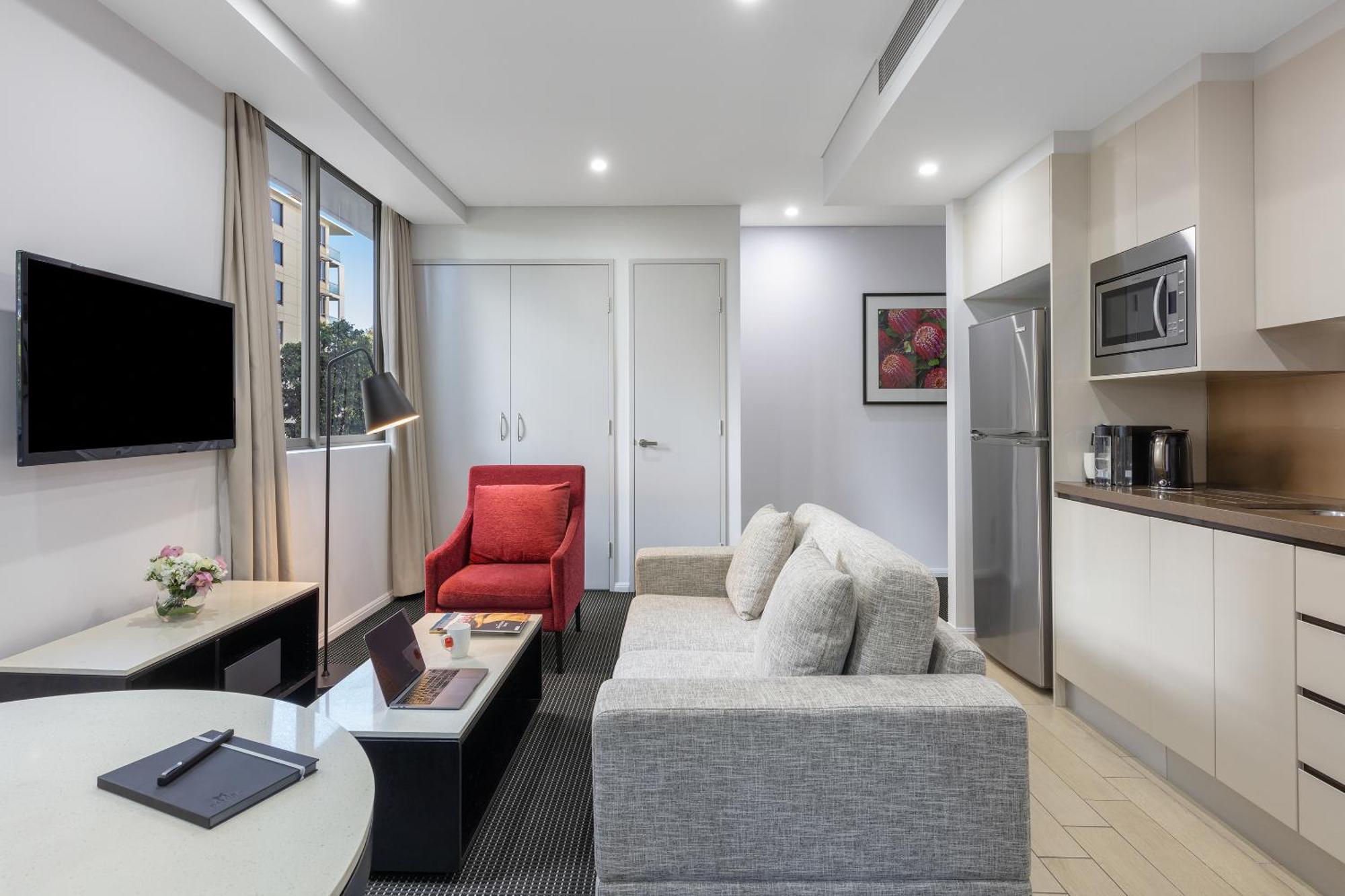 Meriton Suites North Ryde Sídney Exterior foto A typical apartment at the hotel